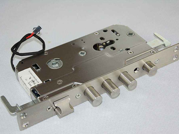 商丘配汽車鑰匙（開汽車鎖電話）